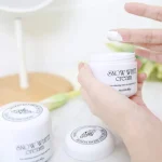 کرم مرطوب کننده و روشن کننده سکرت کی حجم 50 میلی لیتر - تصویر 9
